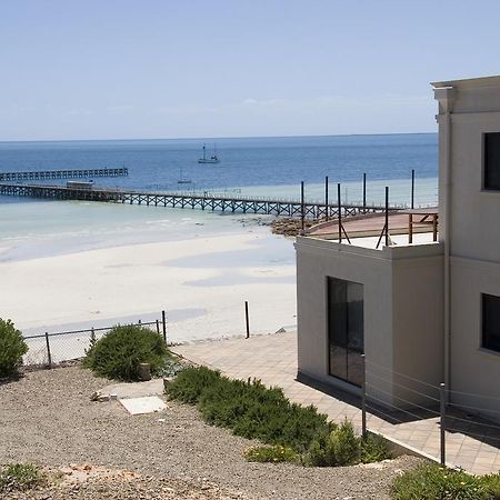 Cliff House Beachfront Villas Мунта Екстер'єр фото