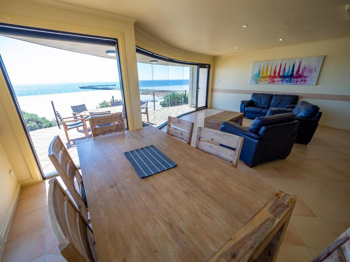 Cliff House Beachfront Villas Мунта Екстер'єр фото