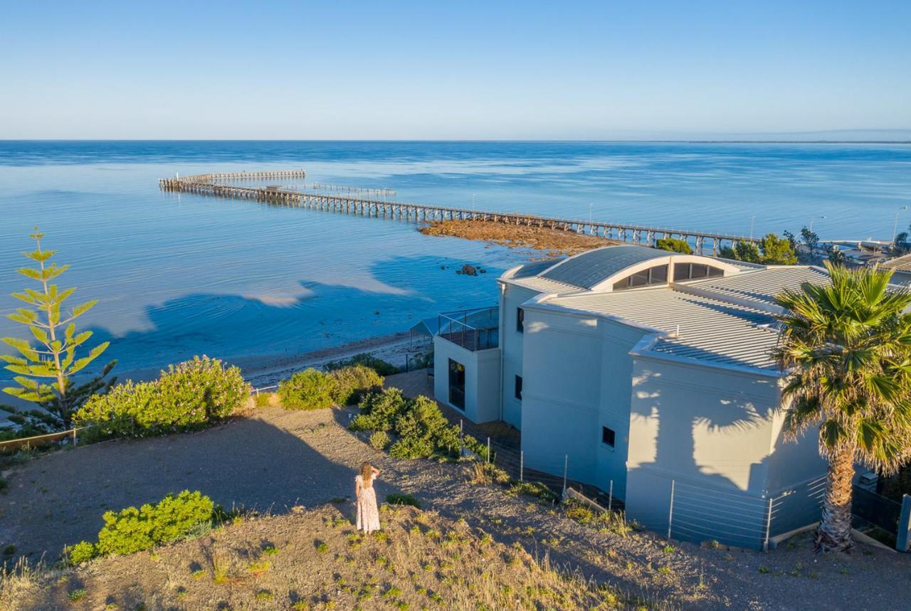 Cliff House Beachfront Villas Мунта Екстер'єр фото