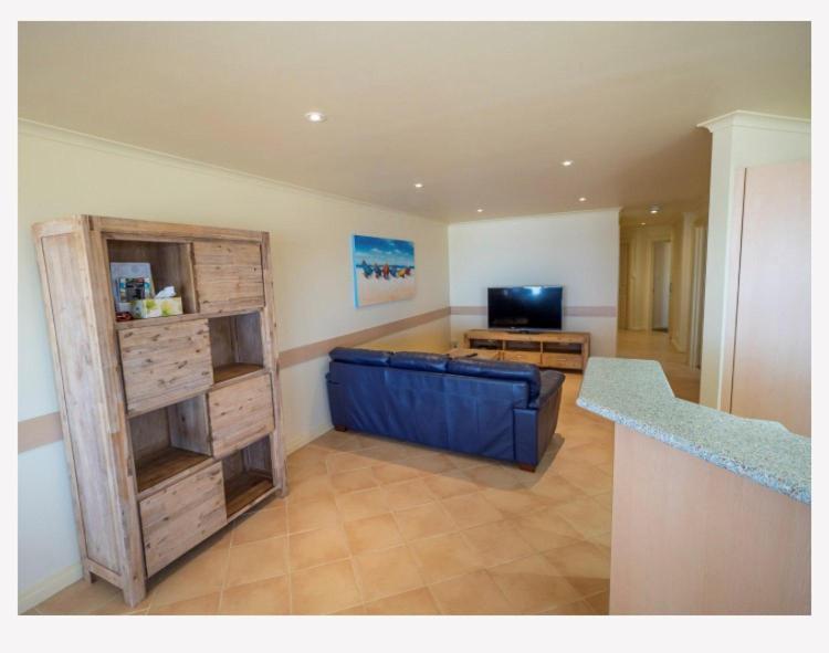 Cliff House Beachfront Villas Мунта Екстер'єр фото
