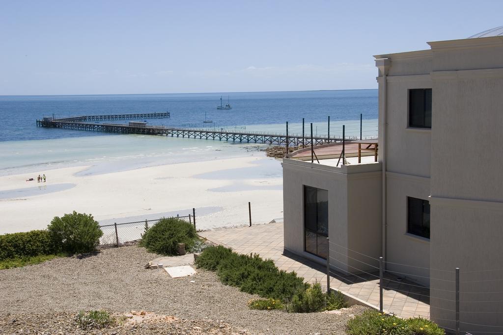 Cliff House Beachfront Villas Мунта Екстер'єр фото